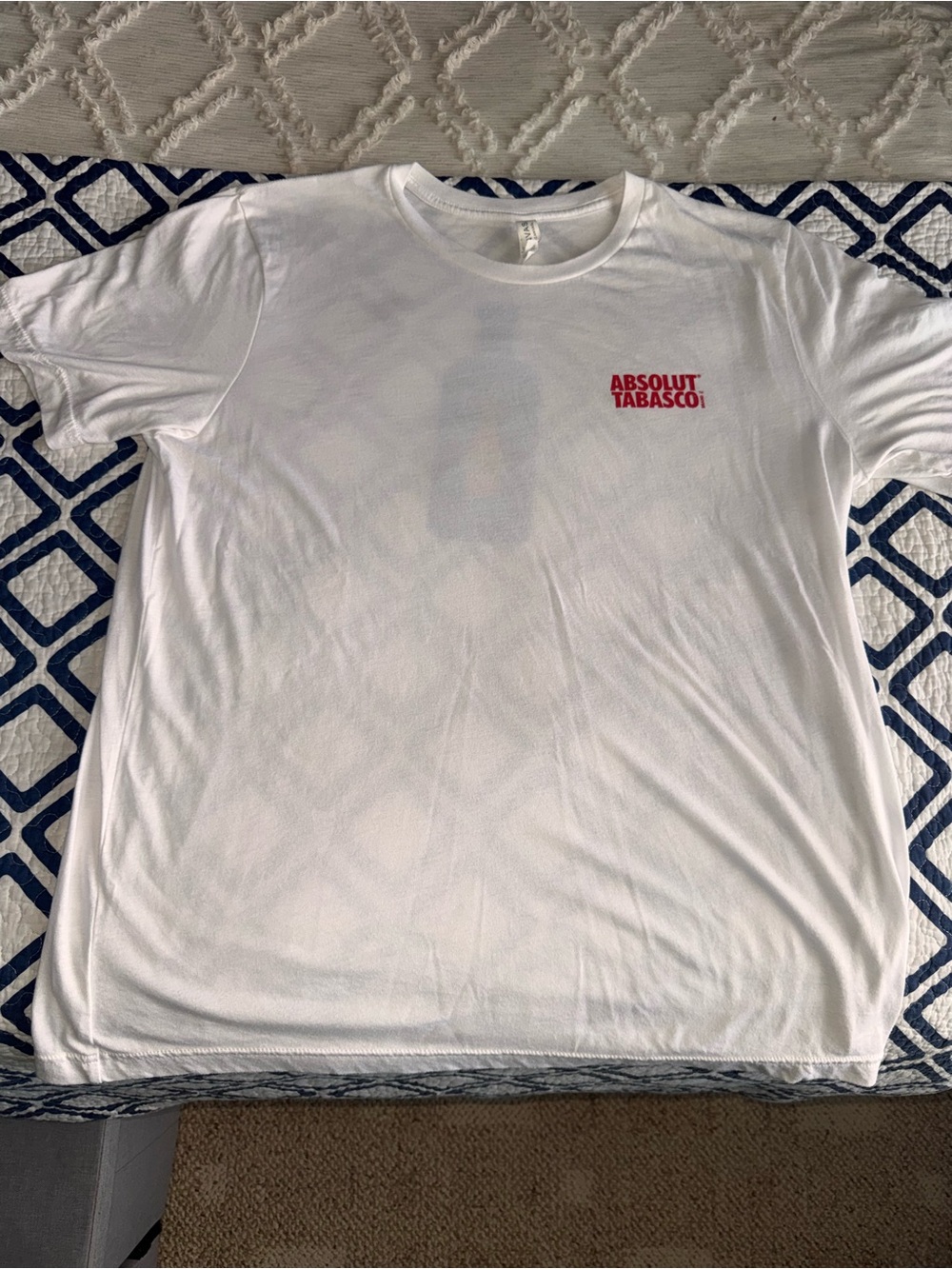 Absolut x Tabasco Graphic T-Shirt – XL - CLEAN